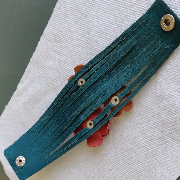 NWOT leather floral cuff bracelet - Picture 8 of 9